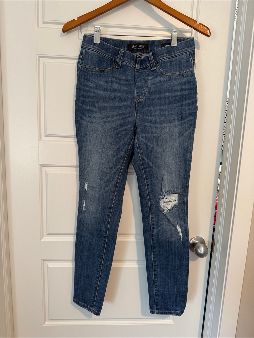 Judy Blue Skinny Jeans in Medium Blue with Distressed Knees